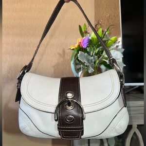 coach white x chocolate soho buckle bag ☕️